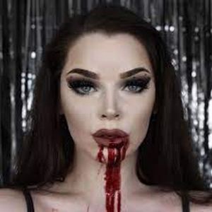 Bianca Sparkles, 30 (YouTuber)