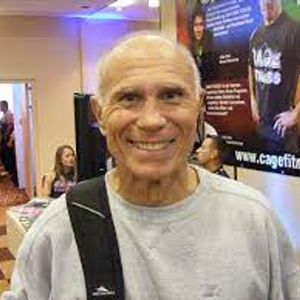 Bill R. Wallace, 76 (贝斯手)