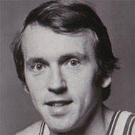 Billy Cunningham, 82 (籃球教練)