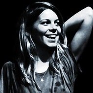 Binki Shapiro, 41 (流行歌手)