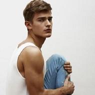 Bo Develius, 29 (Model)