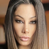 booschaner, 24 (Instagram Star)