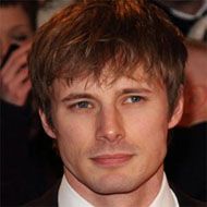 Bradley James, 40 (TV Schauspieler)