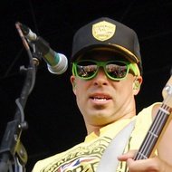 Bret Bollinger, 45 (貝斯手)