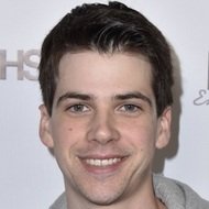 Brett Pierce, 32 (电视演员)