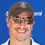 Brett Scallions, 53 (Rocksänger)