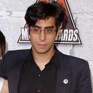 Brian Chase, 47 (Барабанщик)