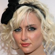 Brit Smith, 39 (Cantante pop)