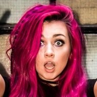 Bronnie Hughes, 28 (Cantante punk)