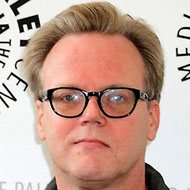 Bruce Timm, 64 (漫画家)