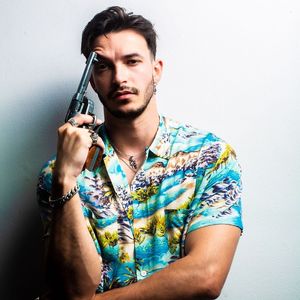 Bryan Pearn, 30 (Modelo)