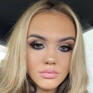 Caitlin Edwards, 25 (Instagram Star)