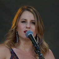 Caitlyn Smith, 39 (流行歌手)