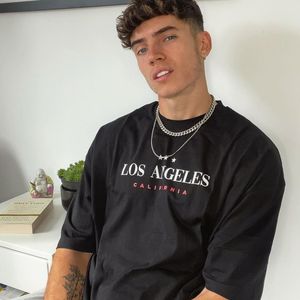 Cam Holmes, 29 (現實之星)