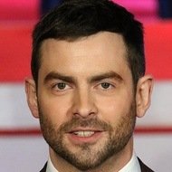 Cameron Moore, 38 (Actor de Televisión)