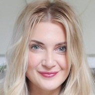 Cara Sutherland, 40 (Blogger)