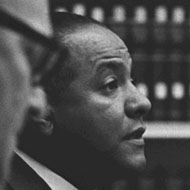 Carl Rowan (1925 - 2000) (小说家)