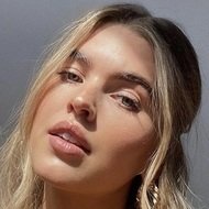 Carla Woodcock, 27 (Attrice TV)