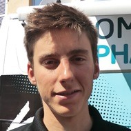 Carlos Verona, 31 (骑单车的人)