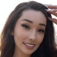 Carly Bel, 29 (Instagram Star)