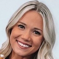 Carly Manning, 27 (Hoạt náo viên)