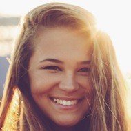 Carly Underwood, 25 (流行歌手)