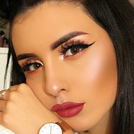 Caro Losada, 31 (Instagram Star)