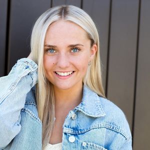 Caroline Labrum, 24 (TV Actress)