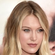 Caroline Lowe, 28 (模特)