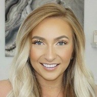 Carrie Dejong-Brown, 32 (YouTube明星)