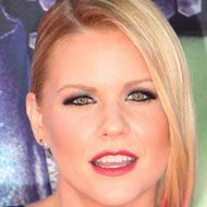 Carrie Keagan, 43 (Hôte de l'émission télévisée)