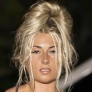 Carriejune Anne Bowlby, 29 (Estrella de Instagram)