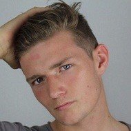 Casey Barker, 30 (Estrella de YouTube)