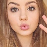 Cass Sersemis, 28 (Blogger)