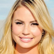 Cassandra Kunze, 32 (Instagram Star)