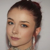 Cassie Russell, 23 (化妝師)