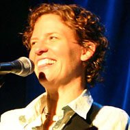 Catie Curtis, 60 (流行歌手)