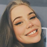 Cerys Jones, 23 (TikTok明星)