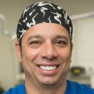 Cesar Velilla, 50 (医生)