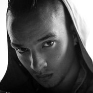 Cesqeaux, 32 (唱片騎師)