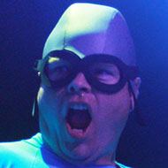 Chad Larson, 60 (Bassista)