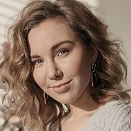 Charissa Goldapple, 29 (Instagram Star)