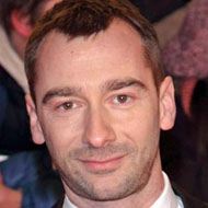 Charlie Condou, 52 (Diễn viên Opera)