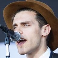 Charlie Fink, 39 (Фолк певец)