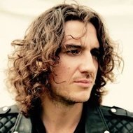 Charlie Salt, 32 (贝斯手)
