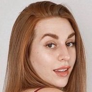 Charlotte Dobre, 36 (YouTube明星)