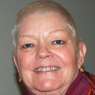 Chelsea Quinn Yarbro, 83 (小说家)