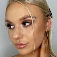 Chelsea Roccazzella, 24 (YouTube明星)