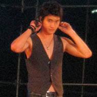 Choi Siwon, 37 (流行歌手)