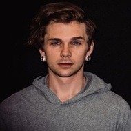 Chris Brewington, 30 (Cantante rock)